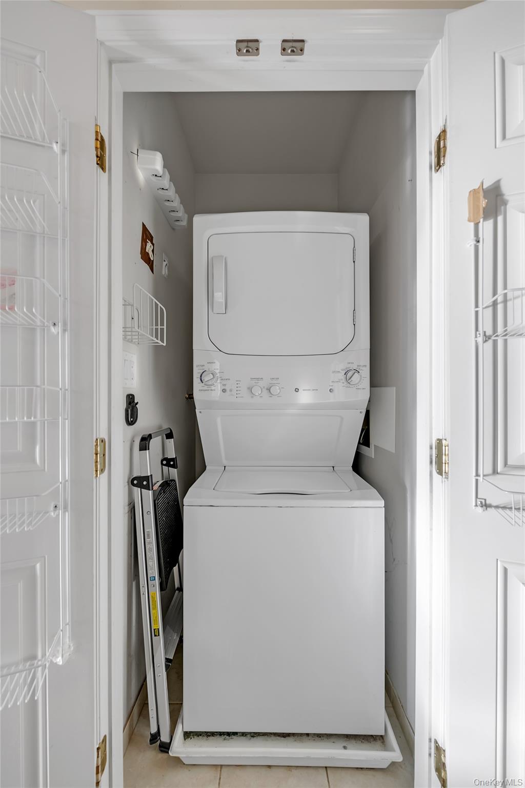 #13 photo, 286 Spring Drive, Нассау ‖ East Meadow , NY 11554