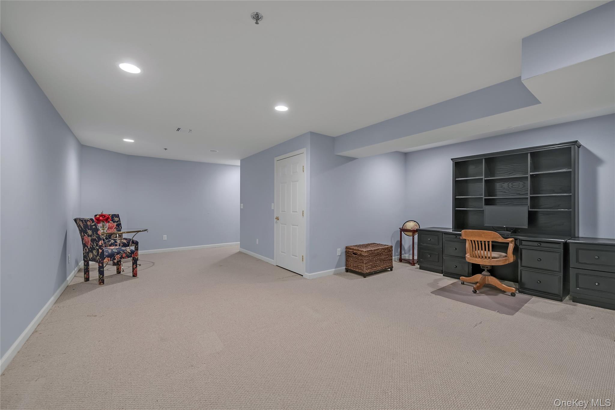 #14 photo, 286 Spring Drive, Нассау ‖ East Meadow , NY 11554