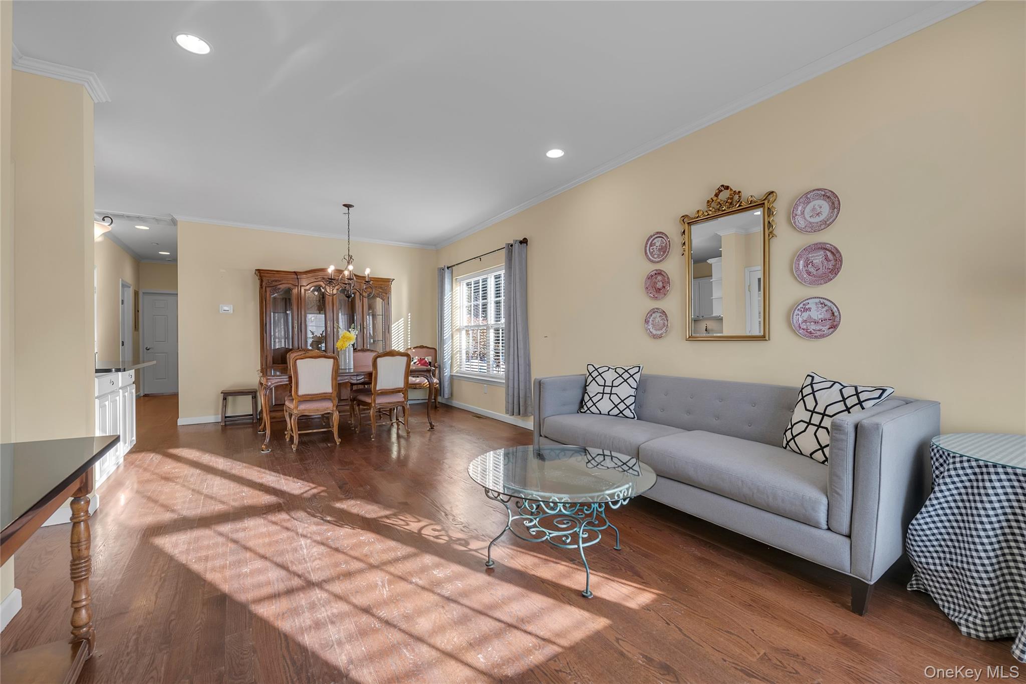 #4 photo, 286 Spring Drive, Нассау ‖ East Meadow , NY 11554