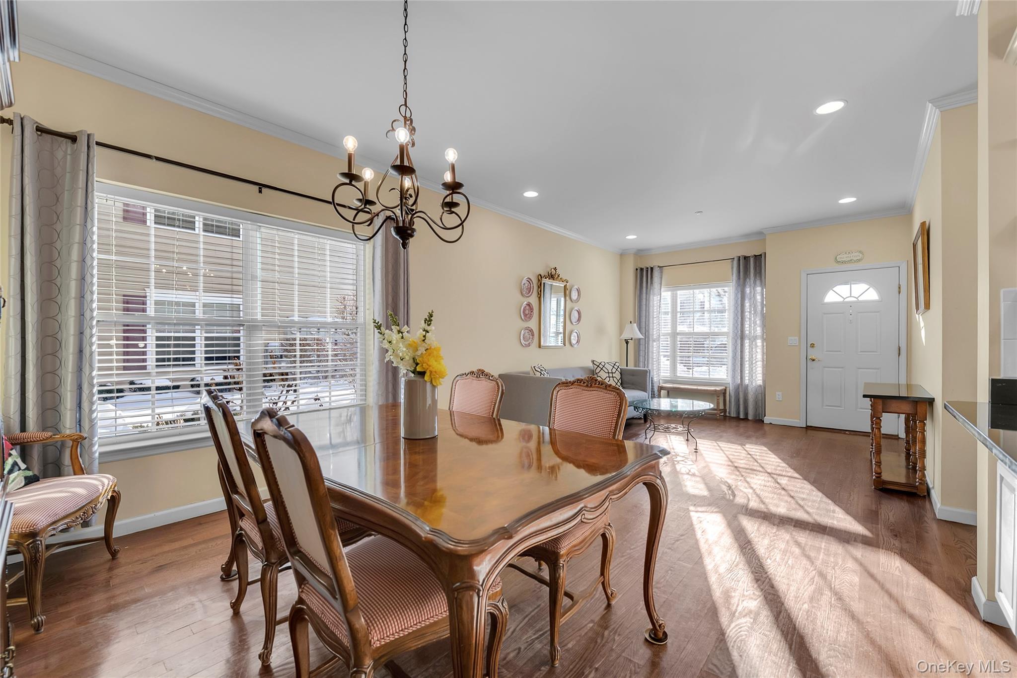 #5 photo, 286 Spring Drive, Нассау ‖ East Meadow , NY 11554