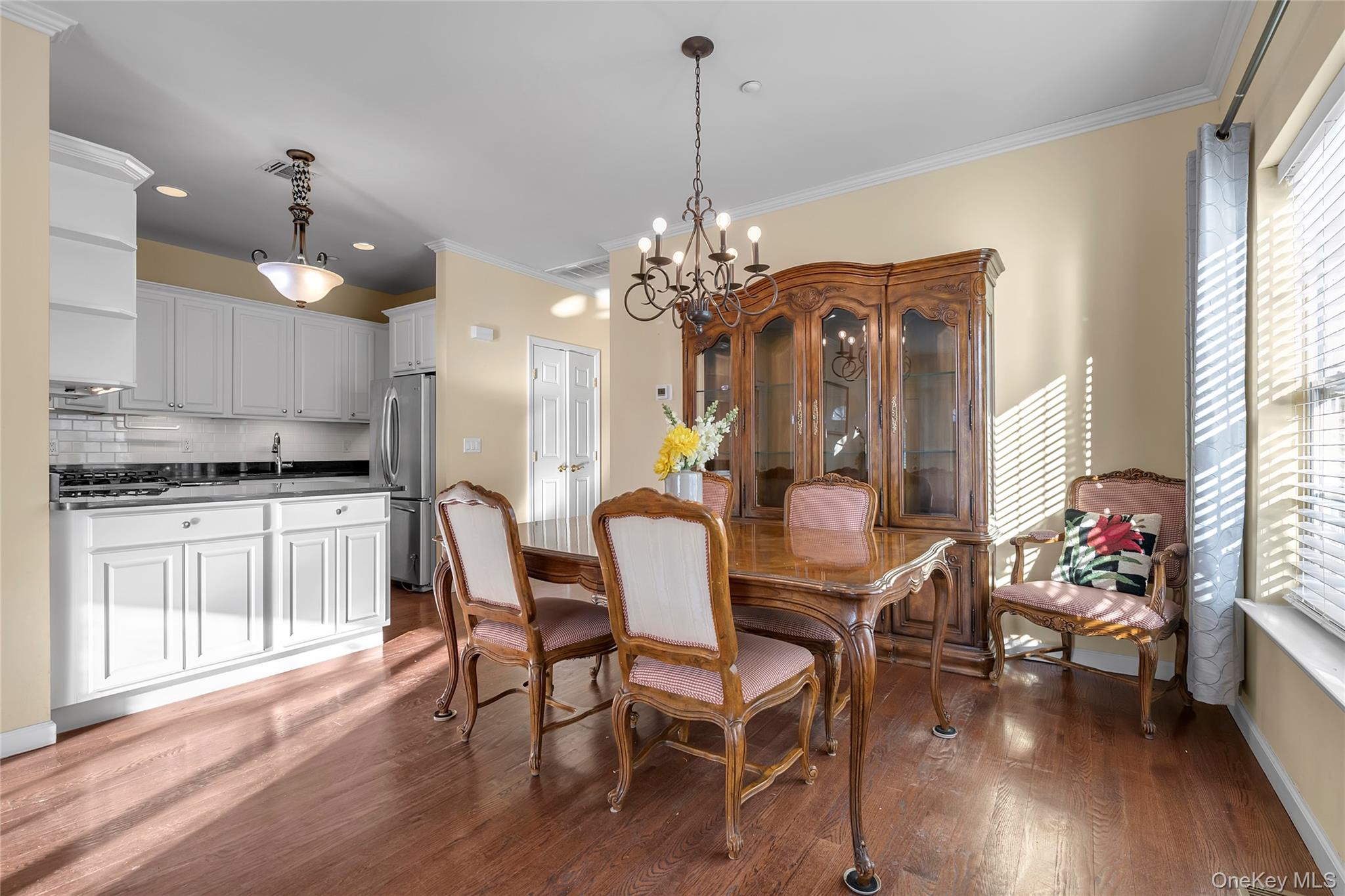 #6 photo, 286 Spring Drive, Нассау ‖ East Meadow , NY 11554