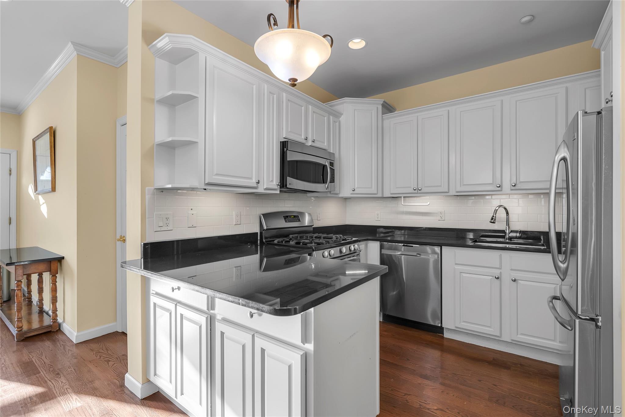 #7 photo, 286 Spring Drive, Нассау ‖ East Meadow , NY 11554