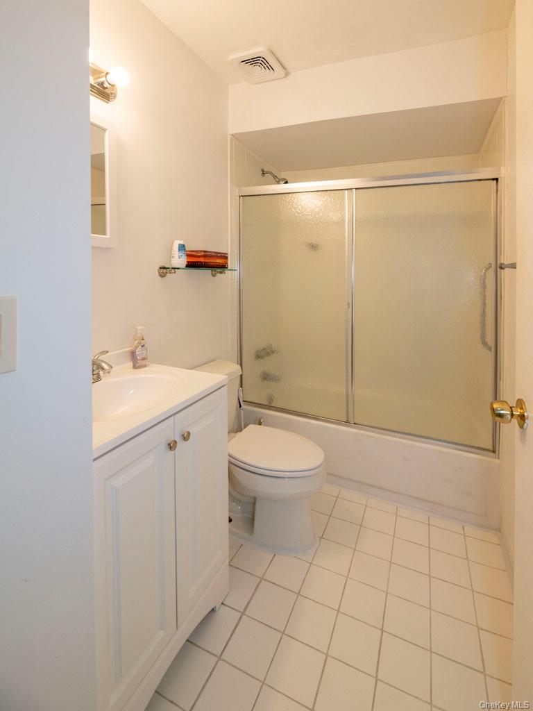 #15 photo, 1 Atlantic Avenue, מחוז נסאו Farmingdale , NY 11735