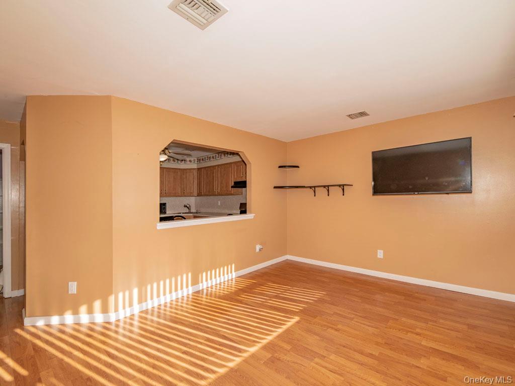 #4 photo, 1 Atlantic Avenue, מחוז נסאו Farmingdale , NY 11735