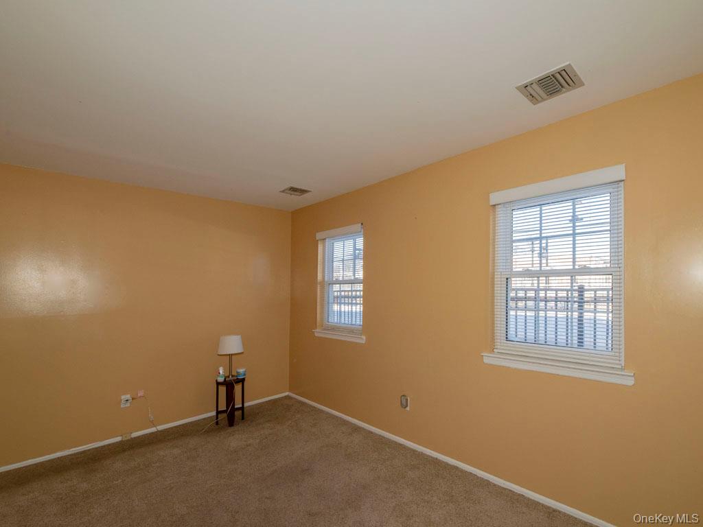 #8 photo, 1 Atlantic Avenue, מחוז נסאו Farmingdale , NY 11735