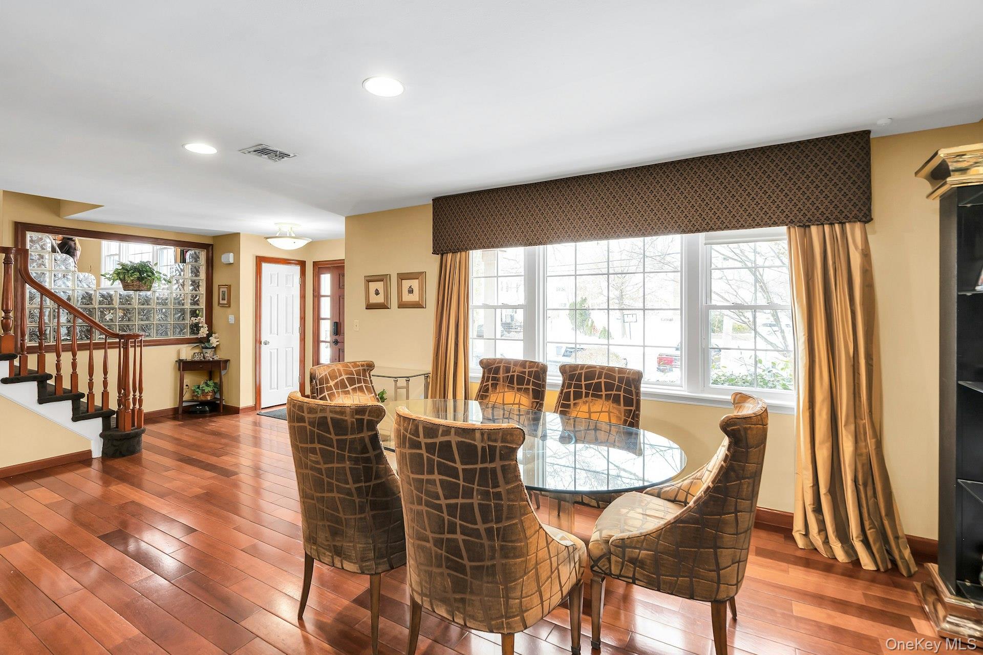 #4 photo, 2043 Ripley, Merrick , NY 11566