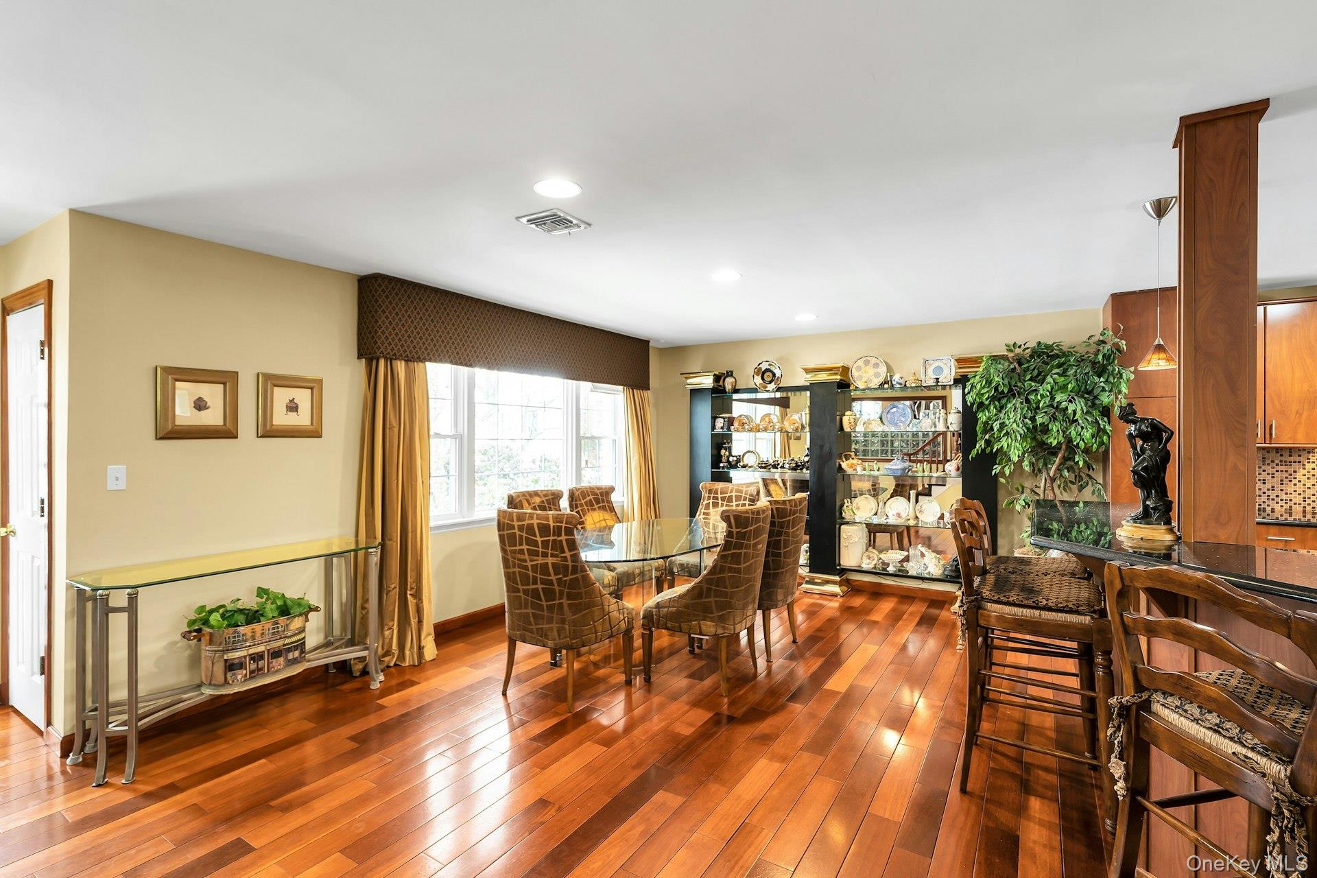 #5 photo, 2043 Ripley, Merrick , NY 11566