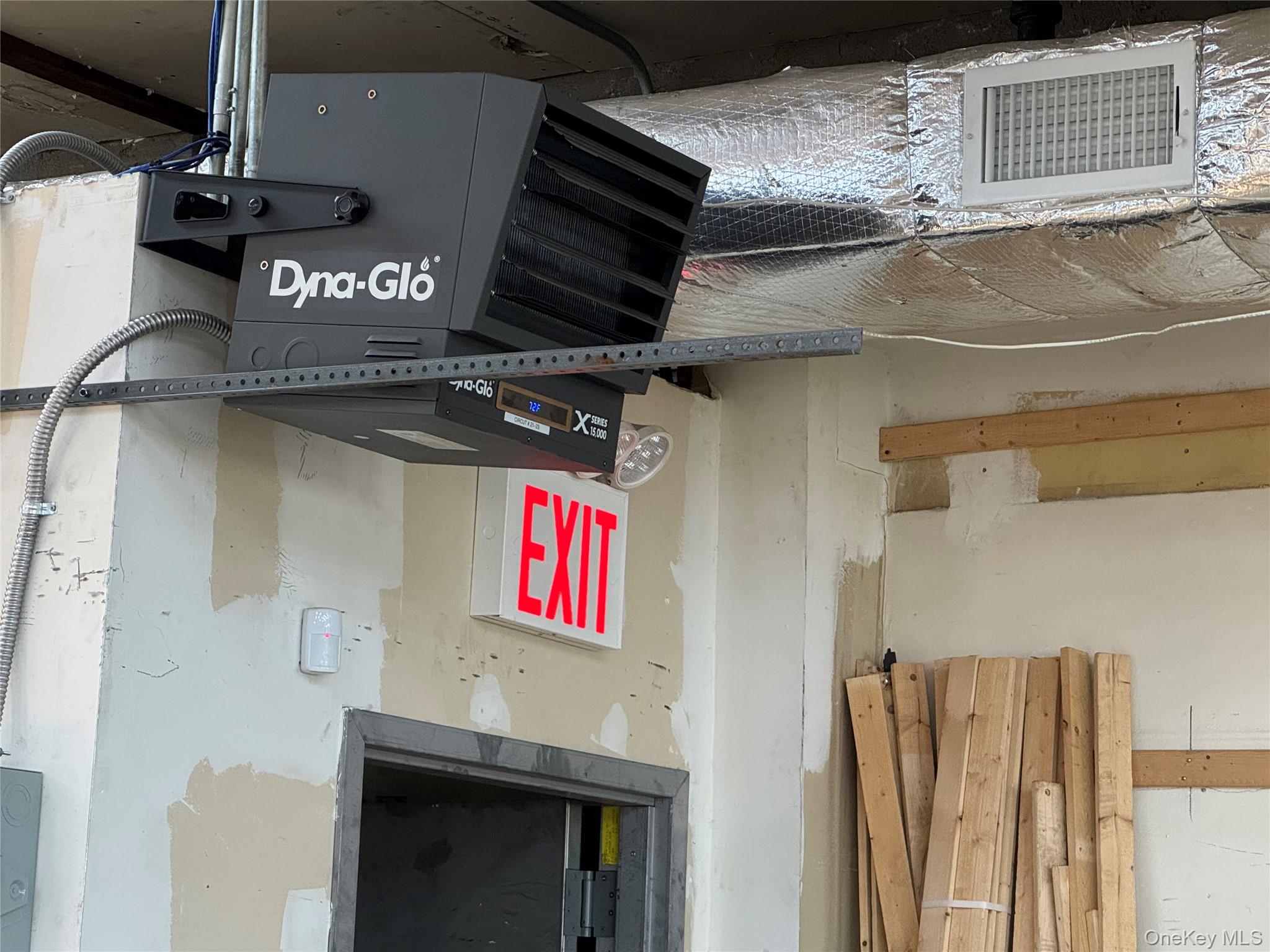 #17 photo, 129-11 18 Avenue, كوينز College Point , NY 11356