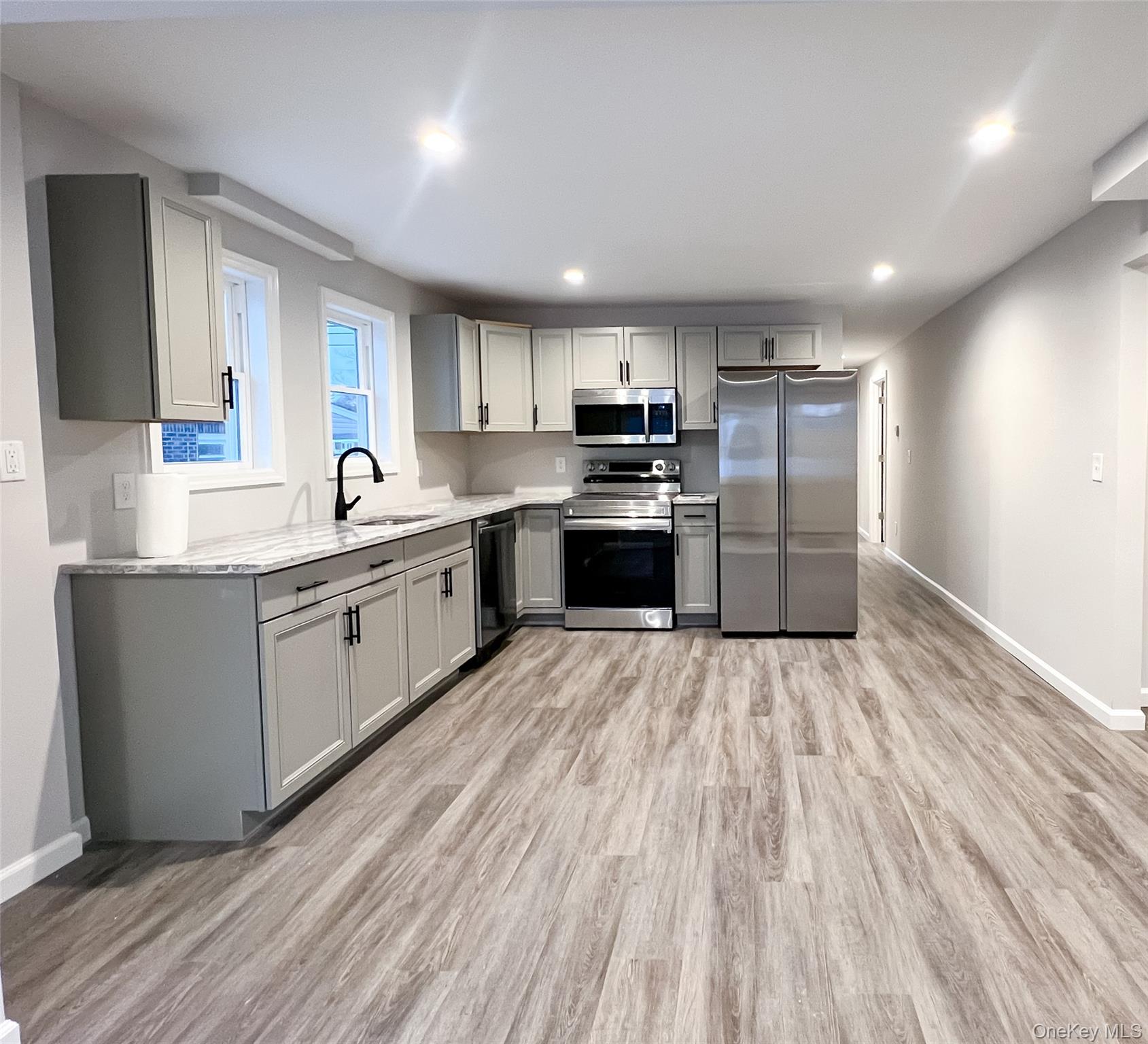 #2 photo, 800 Deer Park Avenue, سوفولك North Babylon , NY 11703