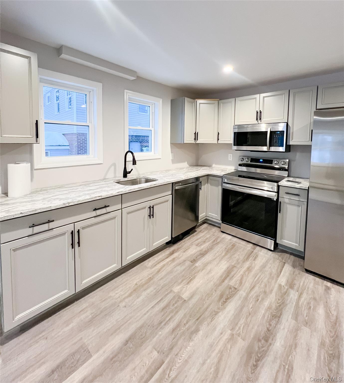 #3 photo, 800 Deer Park Avenue, سوفولك North Babylon , NY 11703