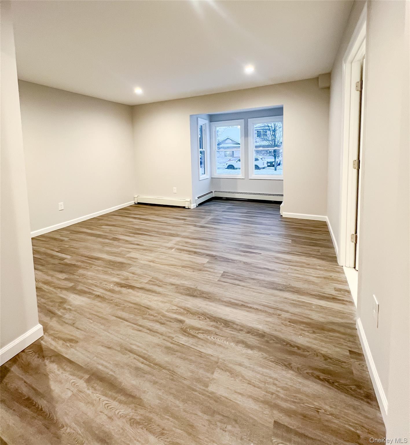 #4 photo, 800 Deer Park Avenue, سوفولك North Babylon , NY 11703