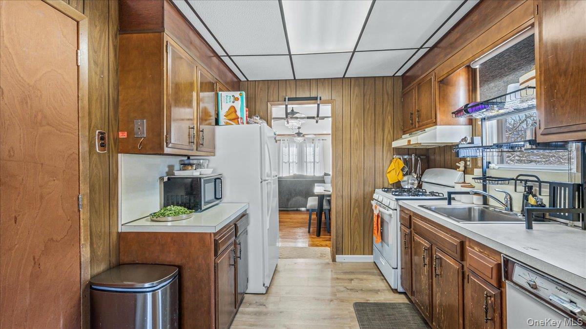 #8 photo, 101 Stewart Street, מחוז נסאו Floral Park , NY 11001