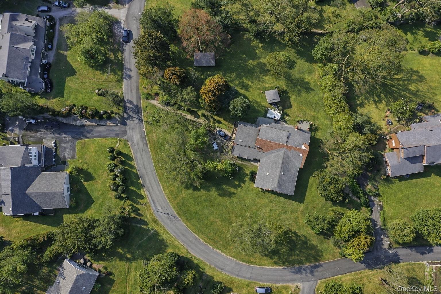 #2 photo, 6 Cedarfield Terrace, Саффолк ‖ Saint James , NY 11780