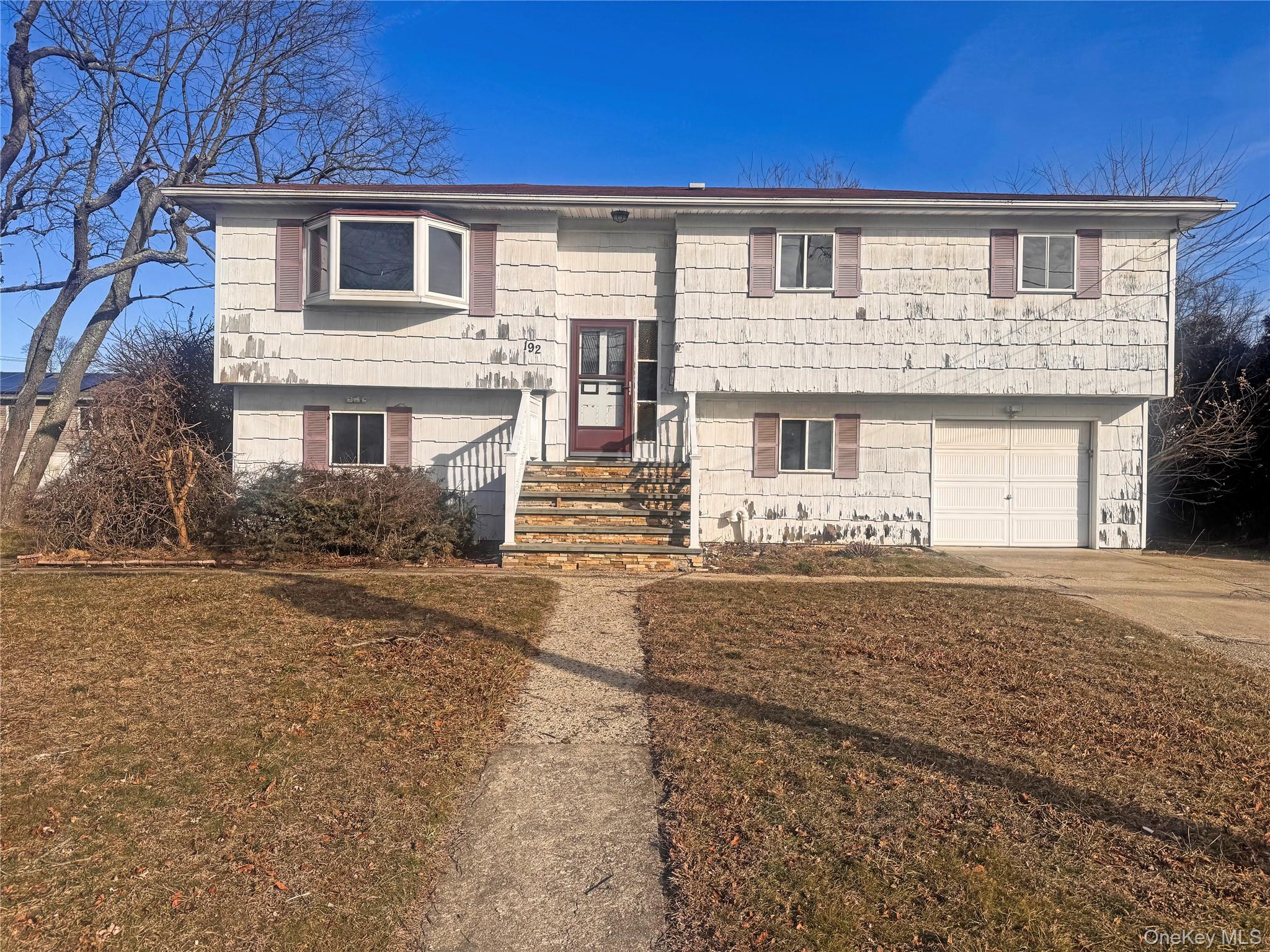 #1 photo, 192 Ferraris Street, מחוז סאפוק Copiague , NY 11726