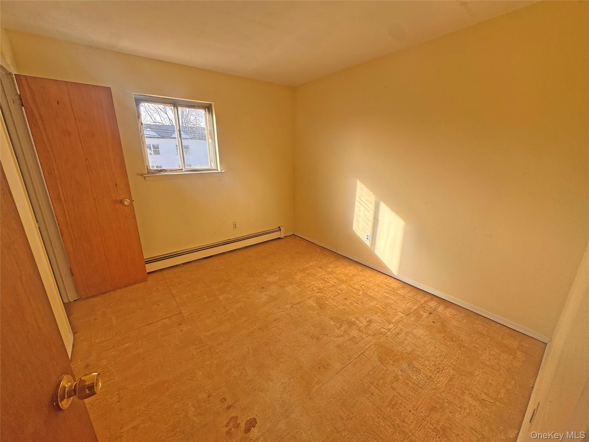 #12 photo, 192 Ferraris Street, מחוז סאפוק Copiague , NY 11726