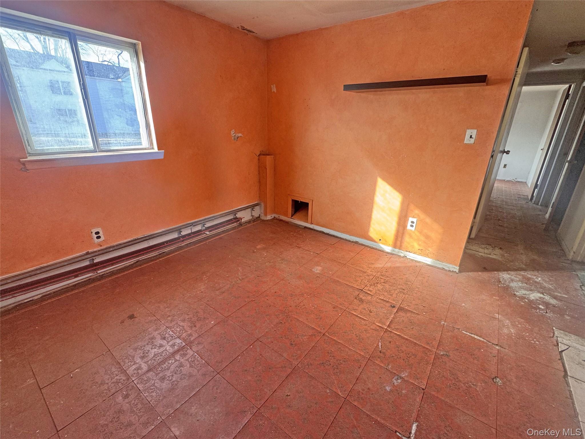 #17 photo, 192 Ferraris Street, מחוז סאפוק Copiague , NY 11726