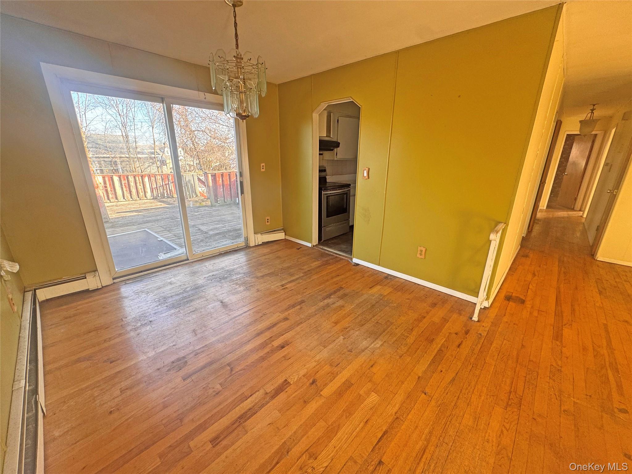 #7 photo, 192 Ferraris Street, מחוז סאפוק Copiague , NY 11726