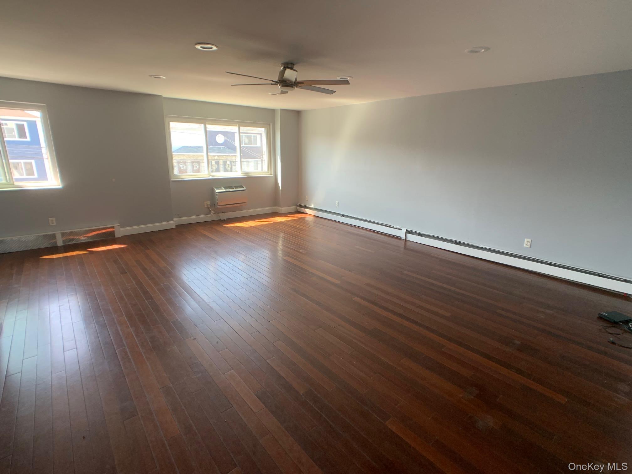 #4 photo, 184 Beach 97th, Rockaway Beach , NY 11693