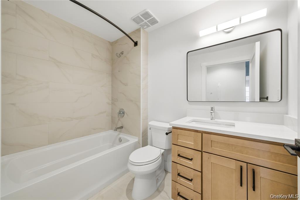 #14 photo, 180 Deer Park Avenue, سوفولك Babylon , NY 11702