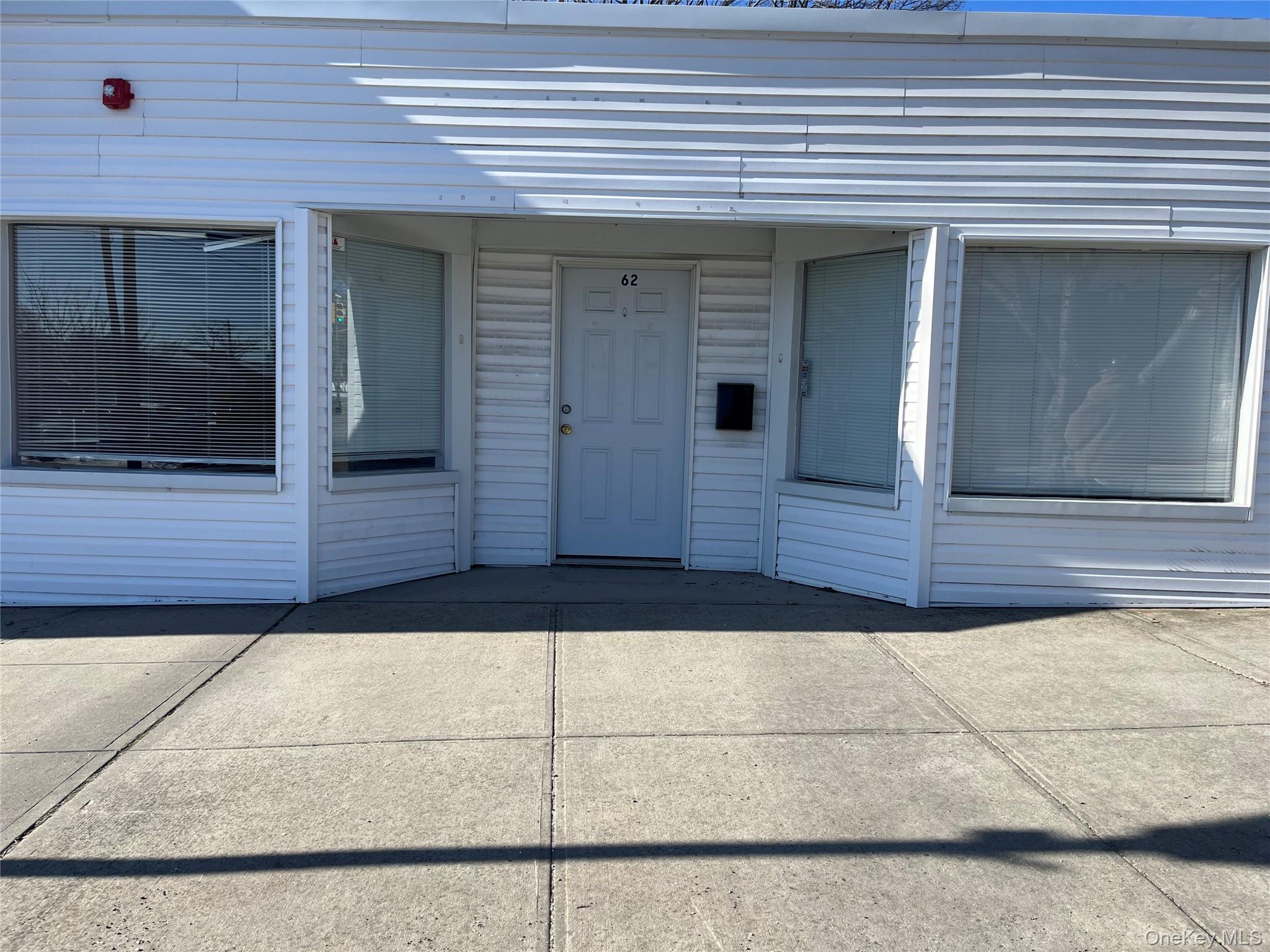 #1 photo, 62 Broadway, सफ़ोक काउंटी Rocky Point , NY 11778