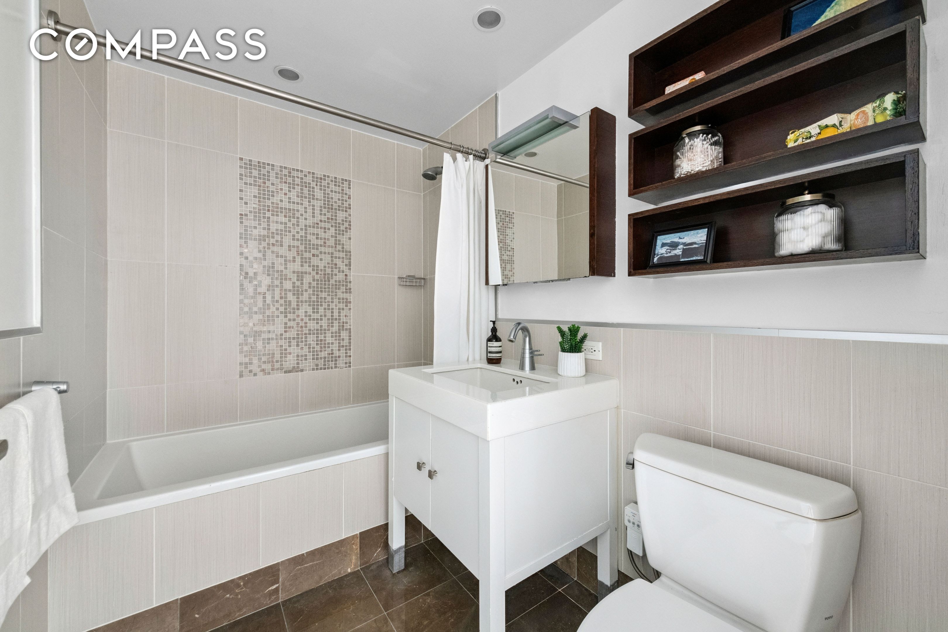 #11 photo, 225 E 34th Street, 曼哈頓 Murray Hill , NY 10016