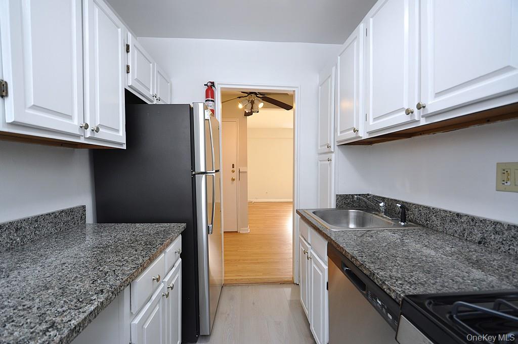 #12 photo, 23 Fieldstone Road, Hartsdale , NY 10530