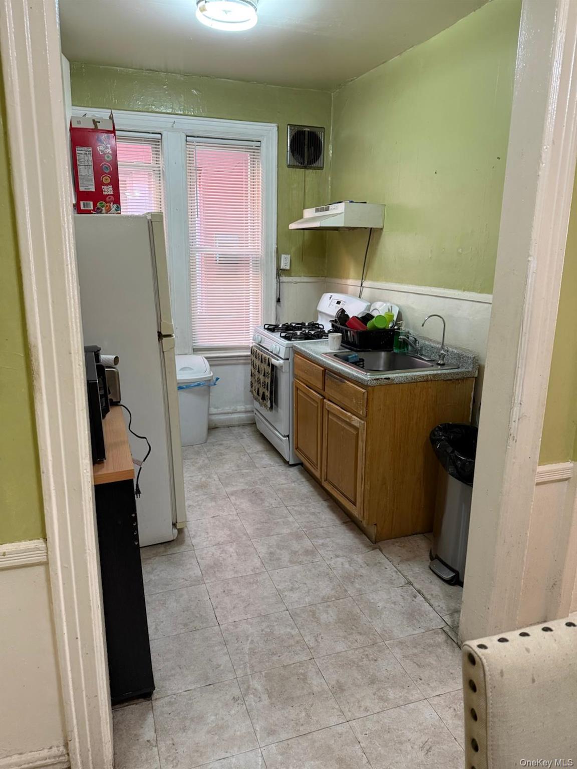 #16 photo, 1972 Ellis Avenue, Bronx , NY 10472