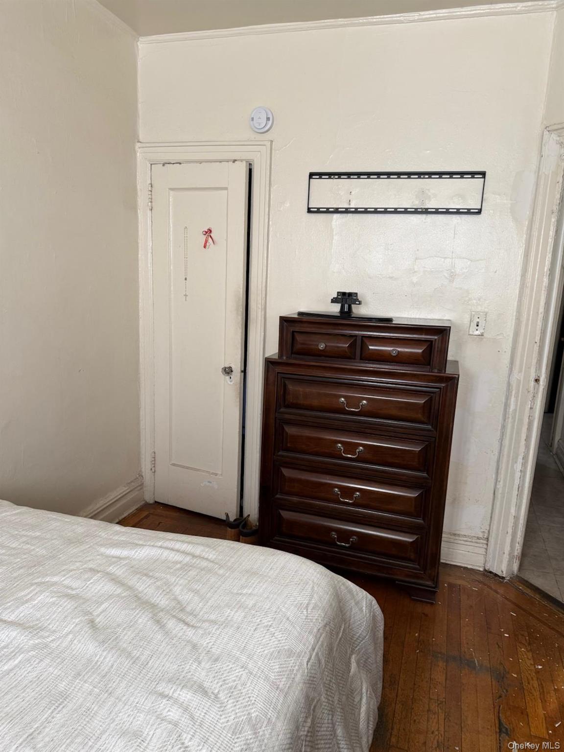 #7 photo, 1972 Ellis Avenue, Bronx , NY 10472