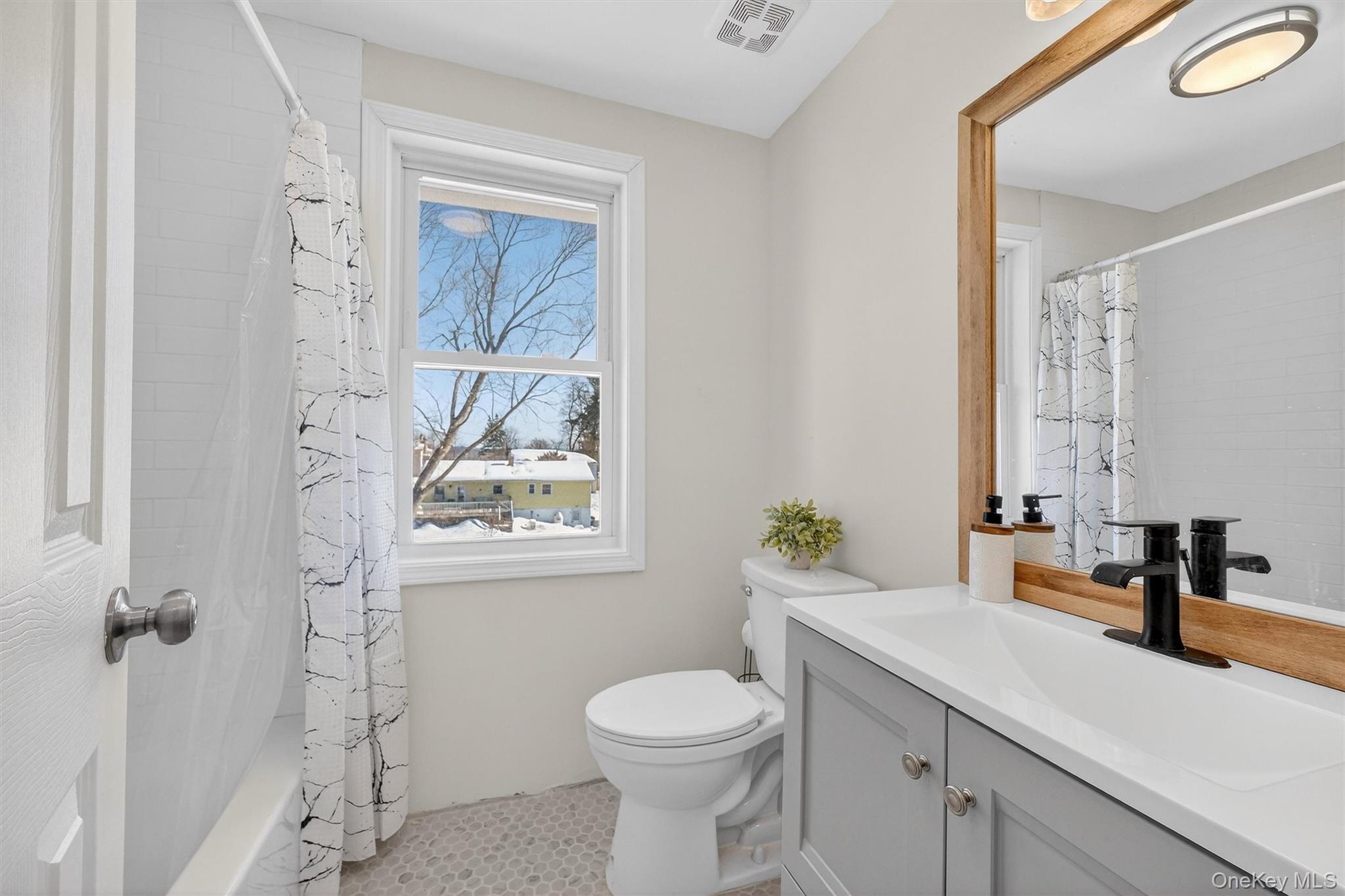 #8 photo, 33 Grand Street, Marlboro , NY 12542