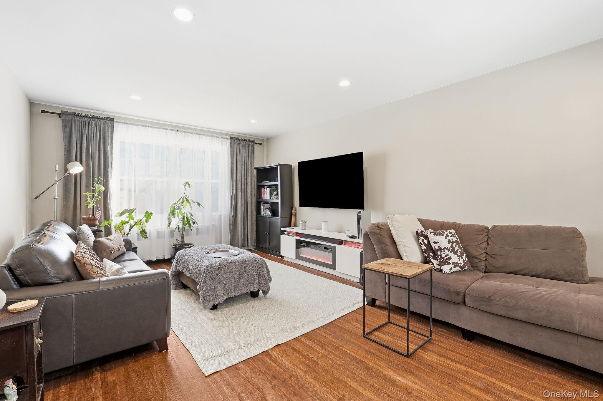 #4 photo, 33 Fieldstone Drive, Hartsdale , NY 10530