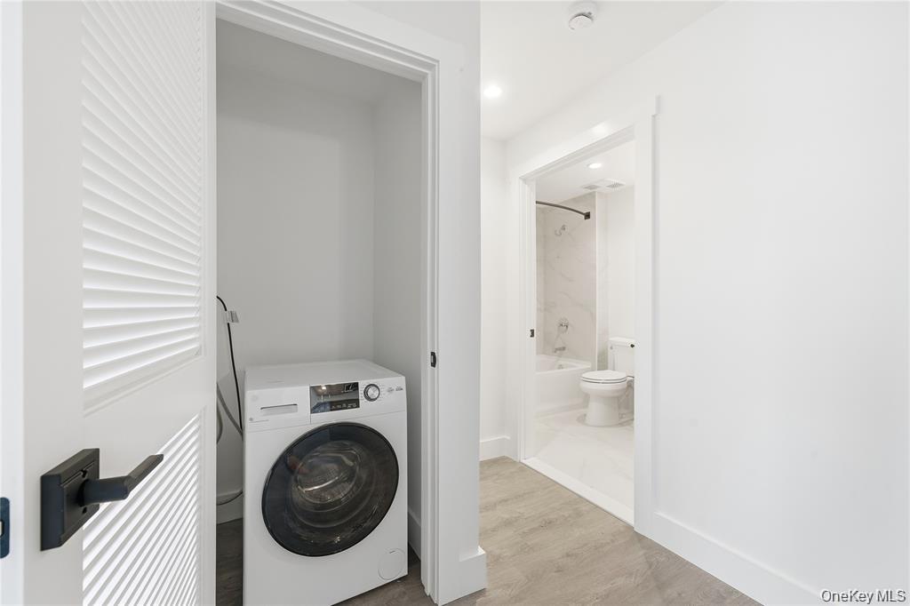 #13 photo, 180 Deer Park Avenue, 東長島 Babylon , NY 11702