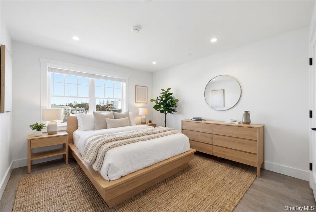 #15 photo, 180 Deer Park Avenue, 東長島 Babylon , NY 11702