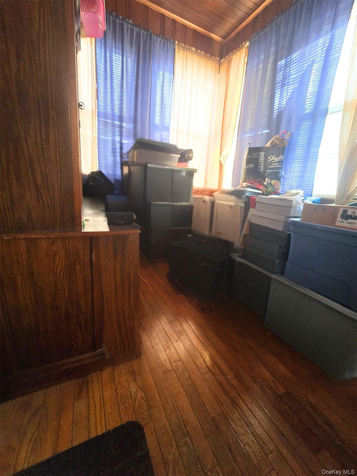 #13 photo, 27 Midwood Street, מחוז נסאו Hempstead , NY 11550