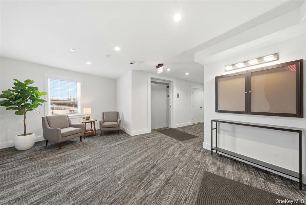 #18 photo, 180 Deer Park Avenue, 東長島 Babylon , NY 11702