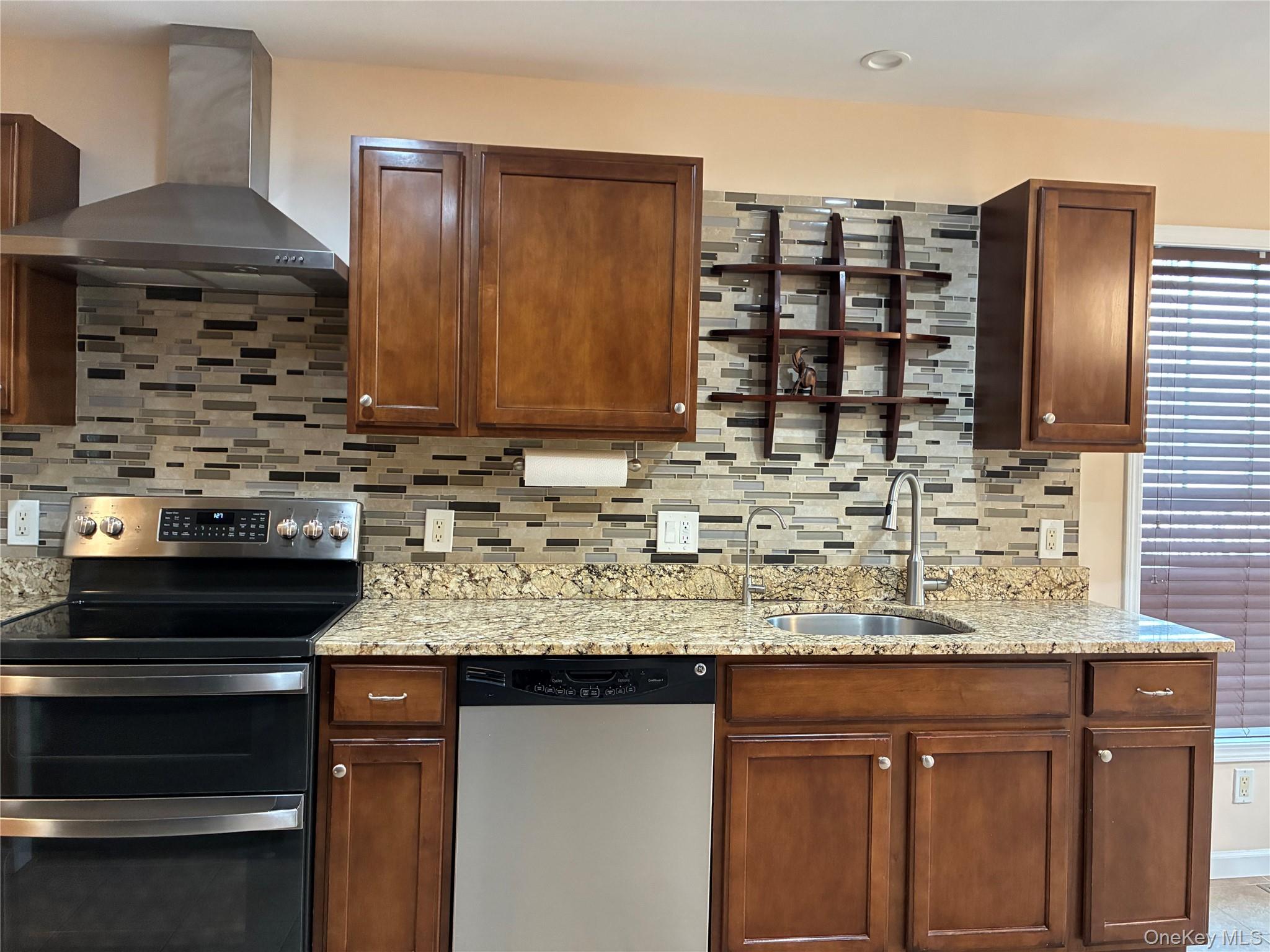 #11 photo, 24 Alice Court, East Rockaway , NY 11518