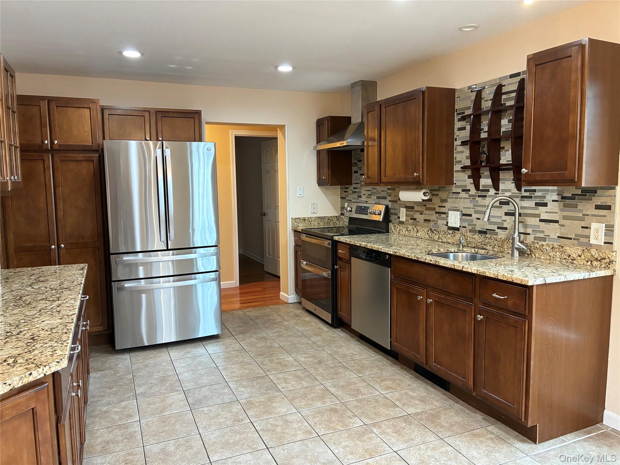 #7 photo, 24 Alice Court, East Rockaway , NY 11518