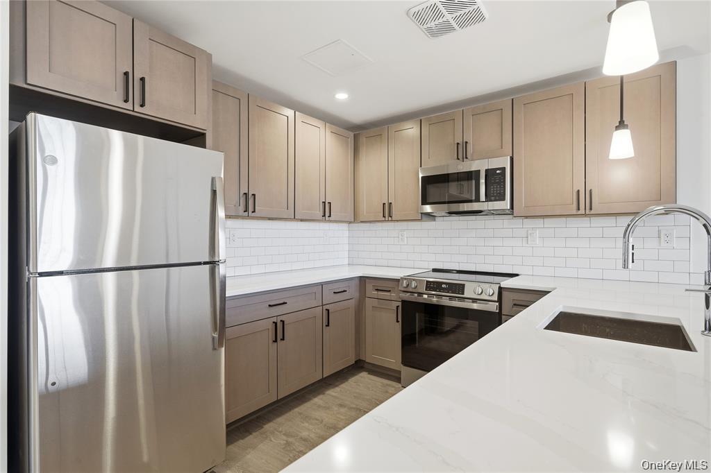 #11 photo, 180 Deer Park Avenue, Babylon , NY 11702