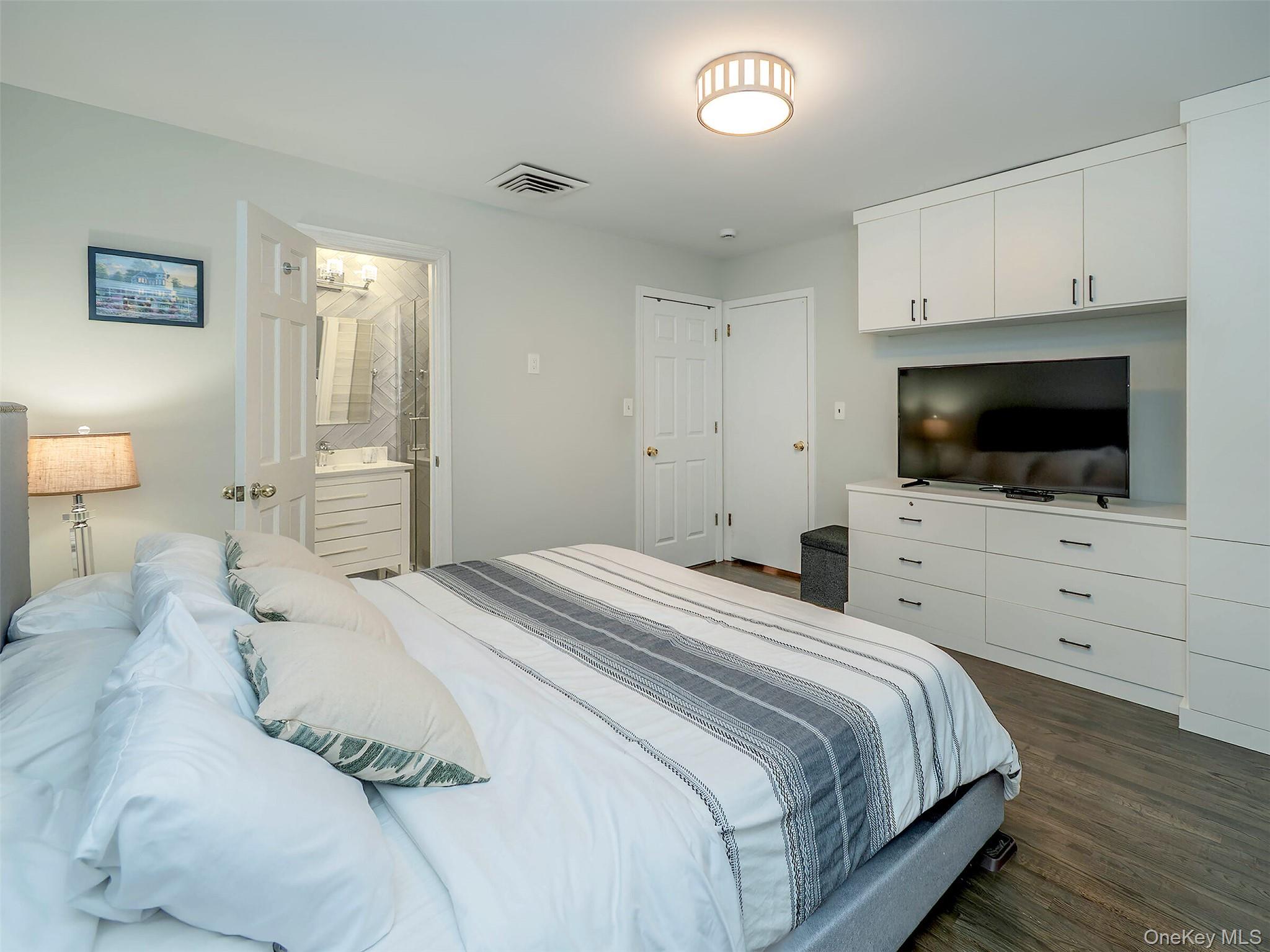 #19 photo, 16 Underhill Road, Glen Head , NY 11545