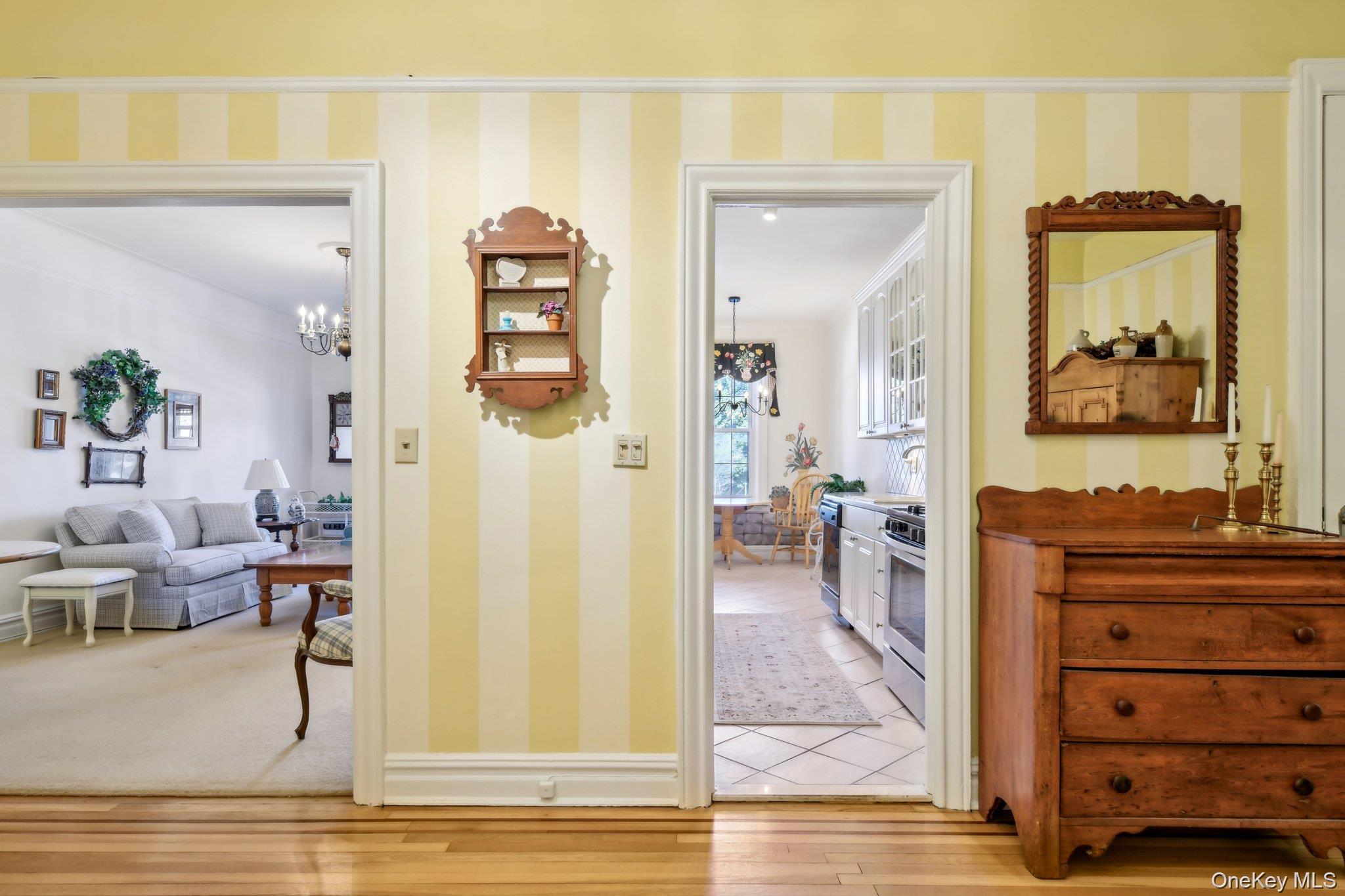 #3 photo, 12 Hamilton Place, ناسو Garden City , NY 11530