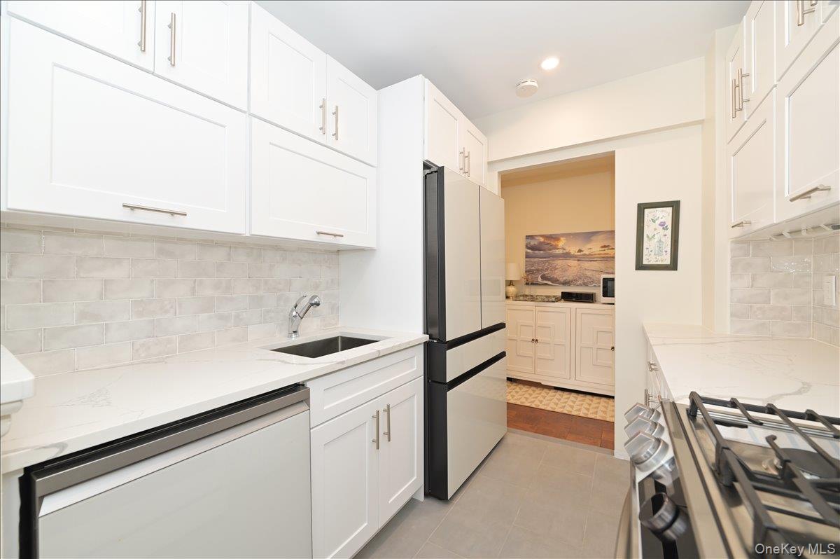 #11 photo, 320 E Shore Road, ناسو Great Neck , NY 11023