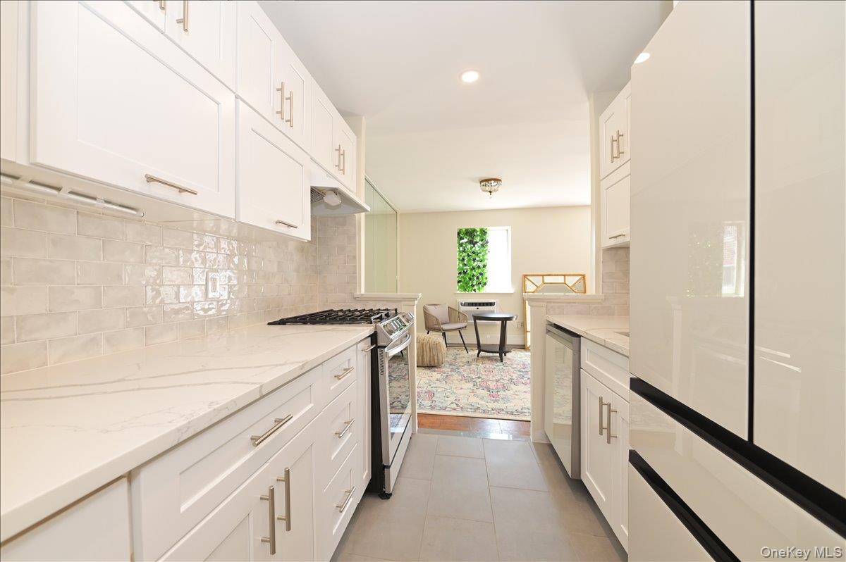 #13 photo, 320 E Shore Road, ناسو Great Neck , NY 11023