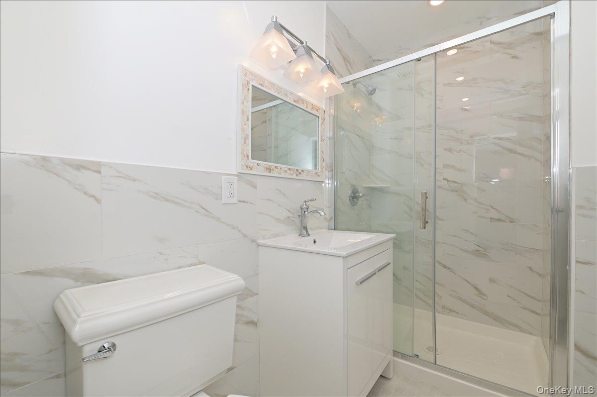 #16 photo, 320 E Shore Road, ناسو Great Neck , NY 11023