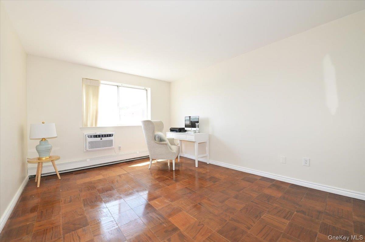 #19 photo, 320 E Shore Road, ناسو Great Neck , NY 11023