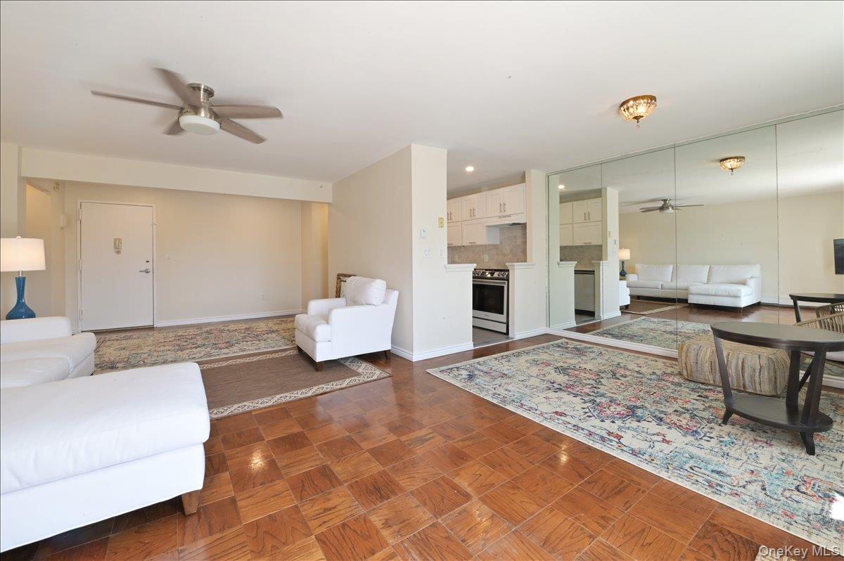 #8 photo, 320 E Shore Road, ناسو Great Neck , NY 11023