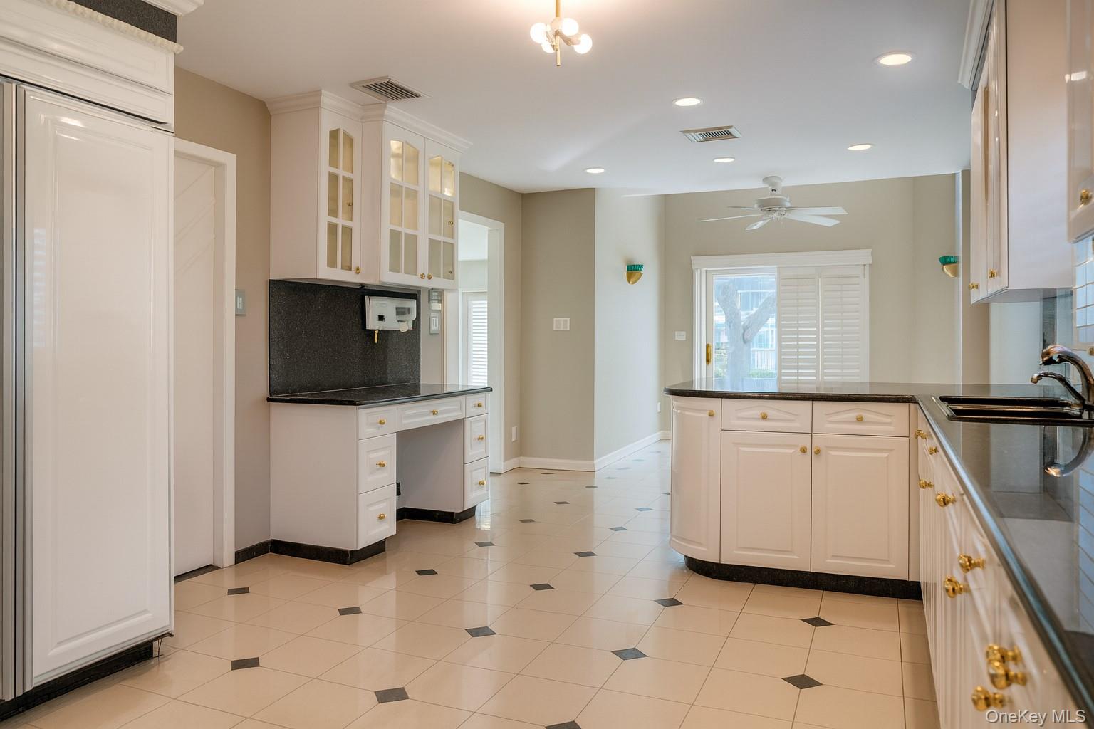 #13 photo, 130 Wampum Lane, 東長島 西艾斯利普 West Islip , NY 11795