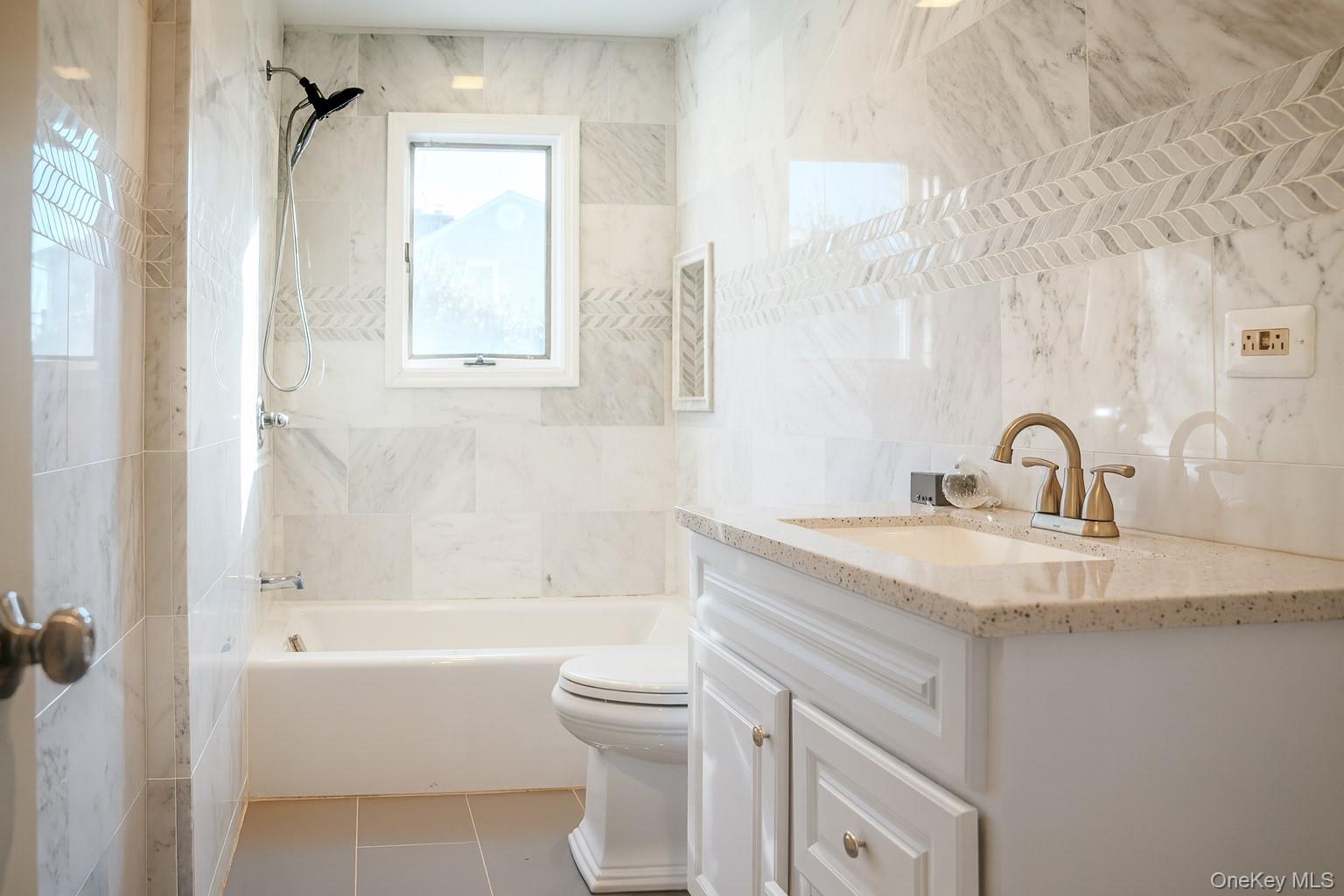 #18 photo, 130 Wampum Lane, 東長島 西艾斯利普 West Islip , NY 11795