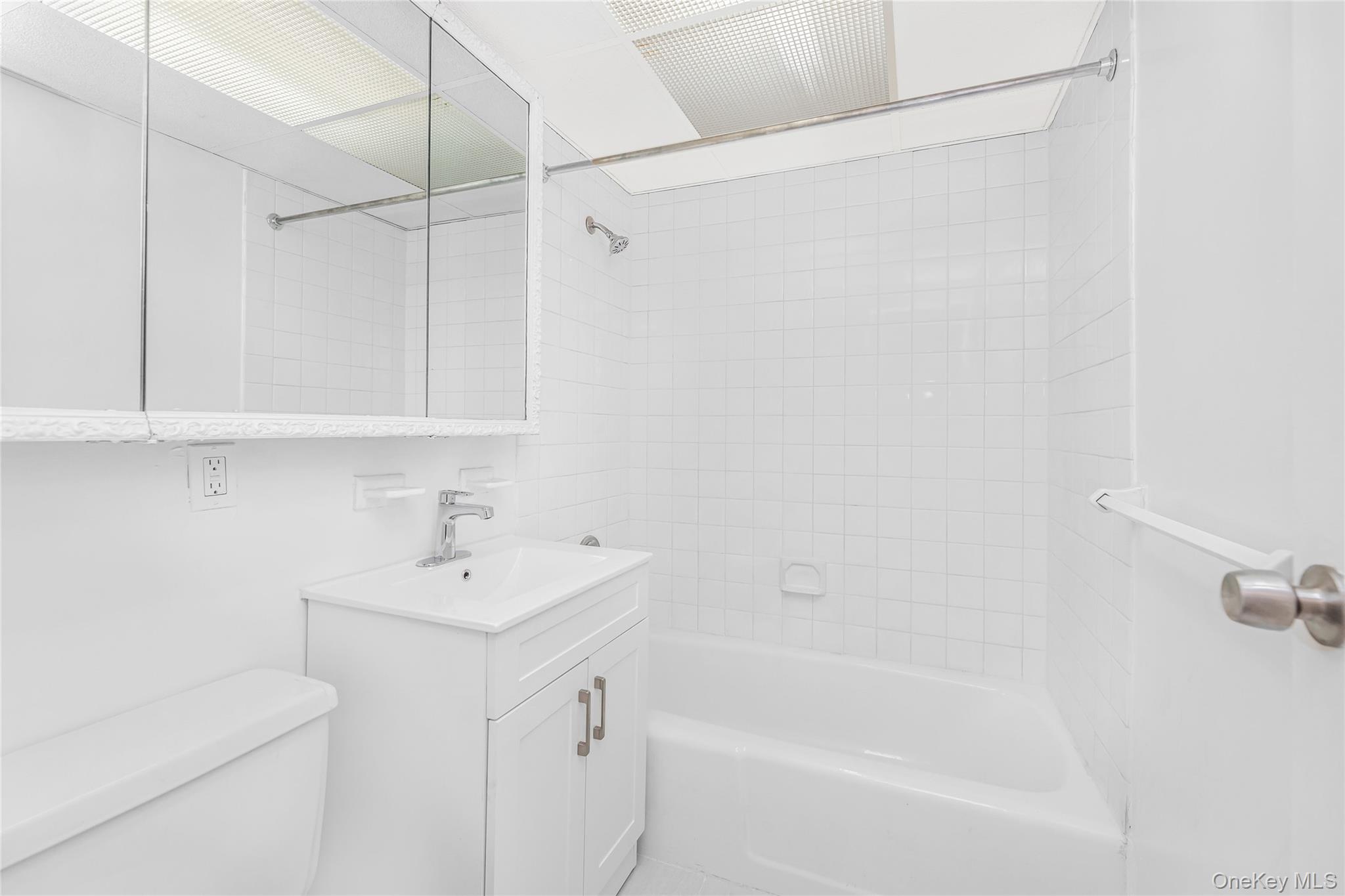 #8 photo, 1155 Warburton Avenue, Yonkers , NY 10701