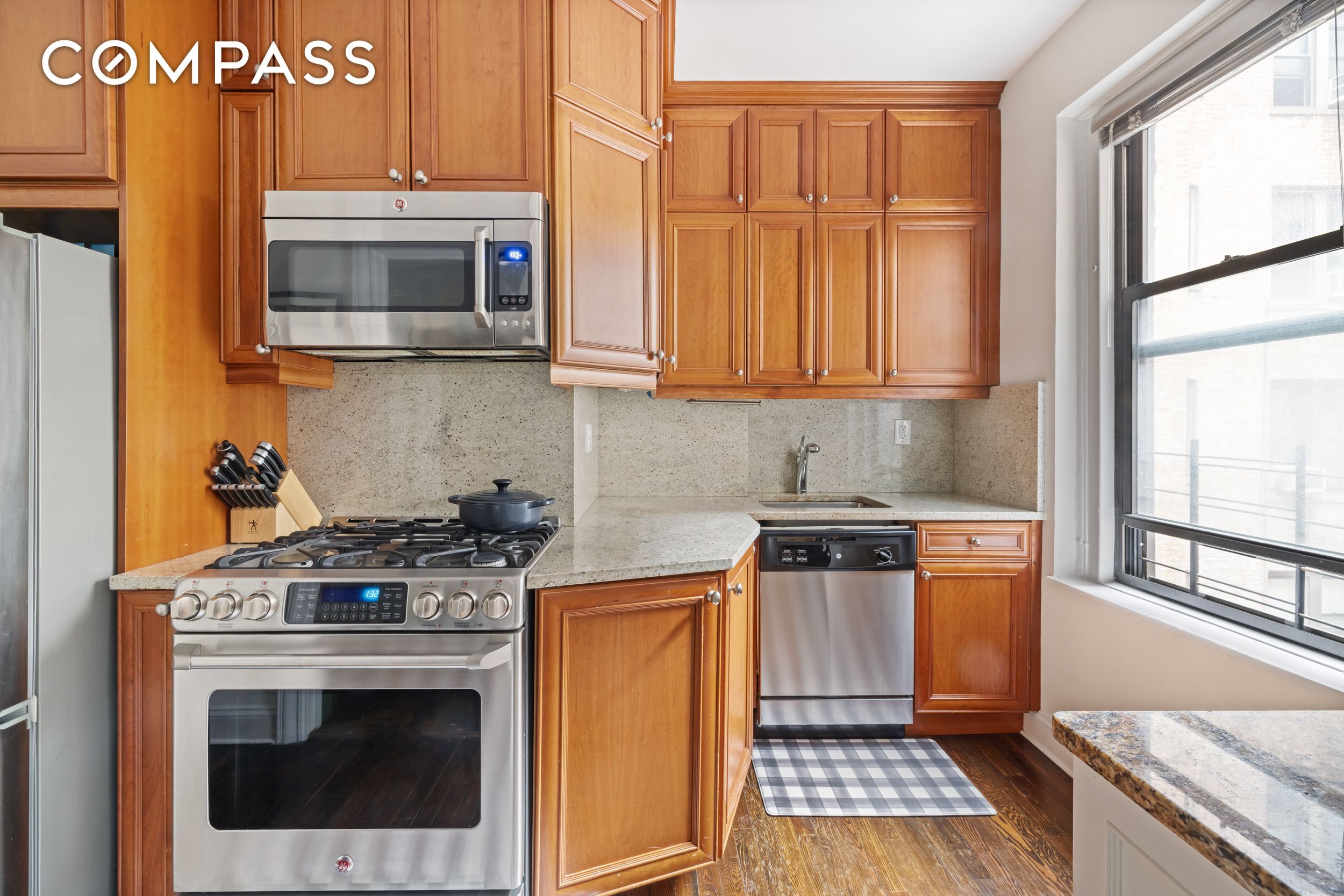 #10 photo, 305 E 88th Street, Upper East Side , NY 10128