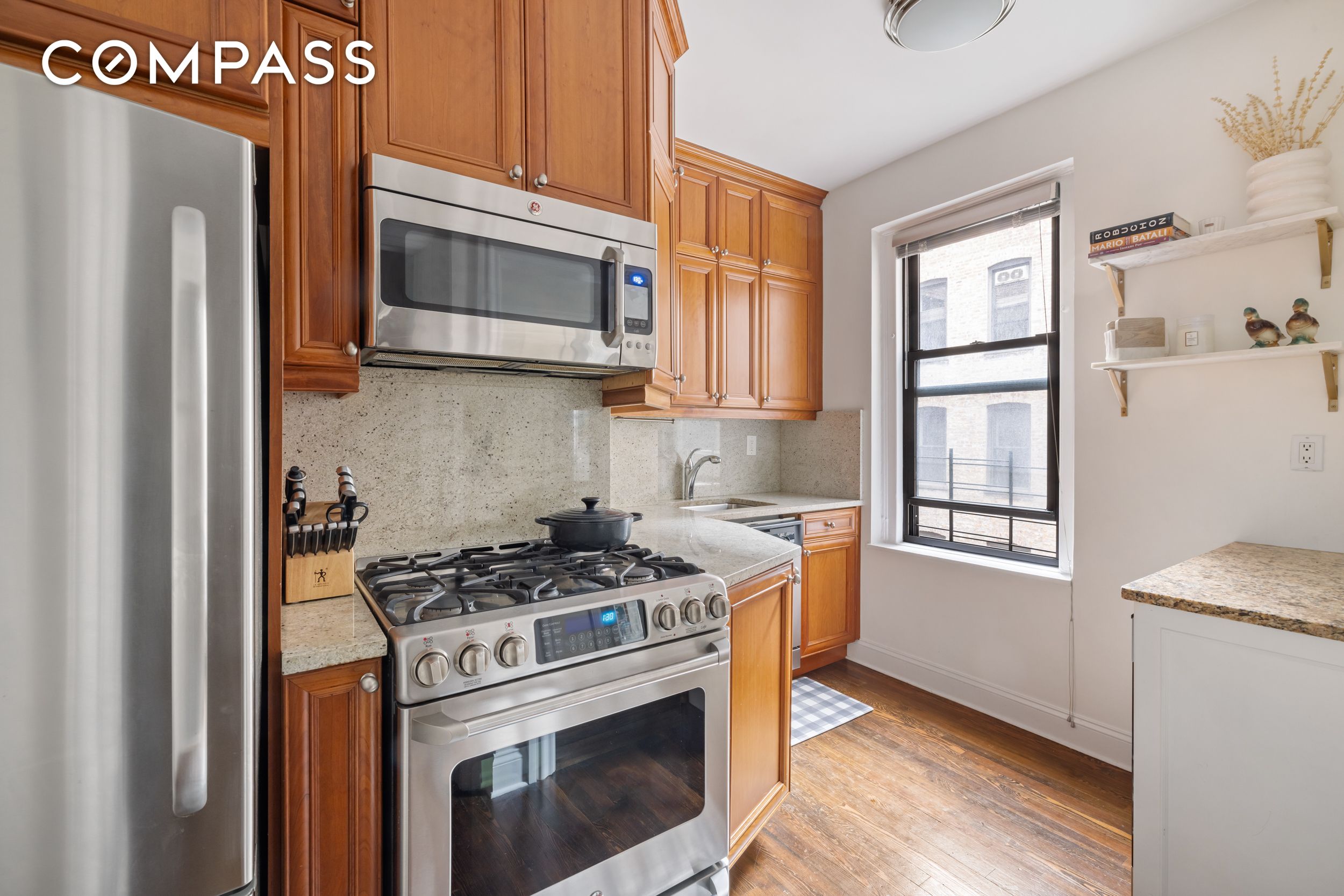 #9 photo, 305 E 88th Street, Upper East Side , NY 10128