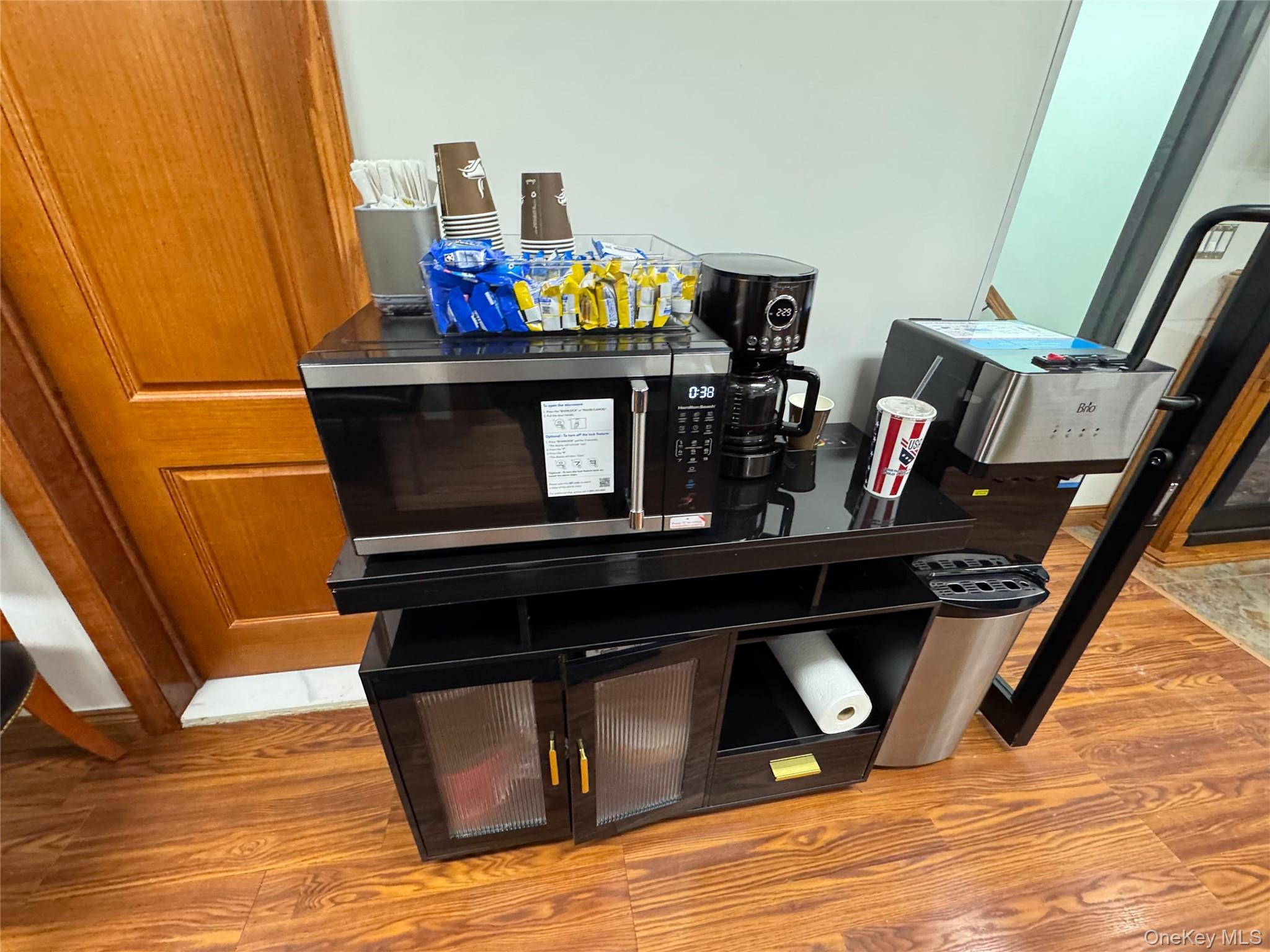 #11 photo, 8203 Roosevelt Avenue, كوينز Jackson Heights , NY 11372